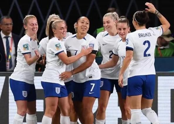 事件平历史最低!FIFA女足年终排名：中国女足降至第19 日本第8朝鲜第9FIFA女足新一期世界排名公布，中国女足下降4位至第19，亚足联第4。